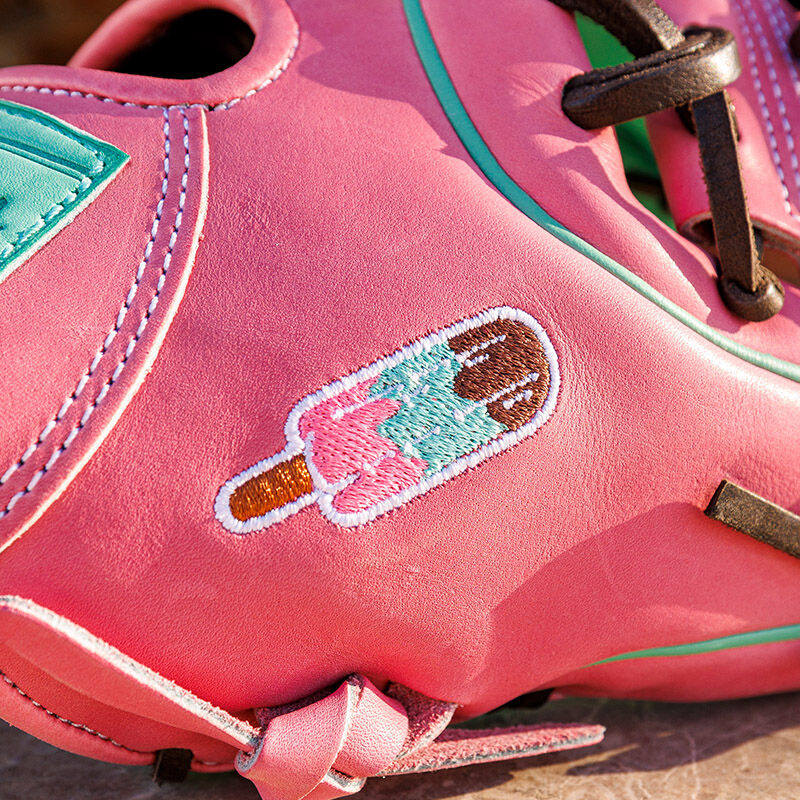 Rawlings Heart of the Hide Fro-Glo Limited Edition Glove loading=