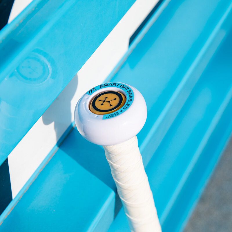 Blast motion enabled knob on a Rawlings Mantra Plus+ fastpitch bat leaning against a blue bench - SKU: RFP3MP loading=