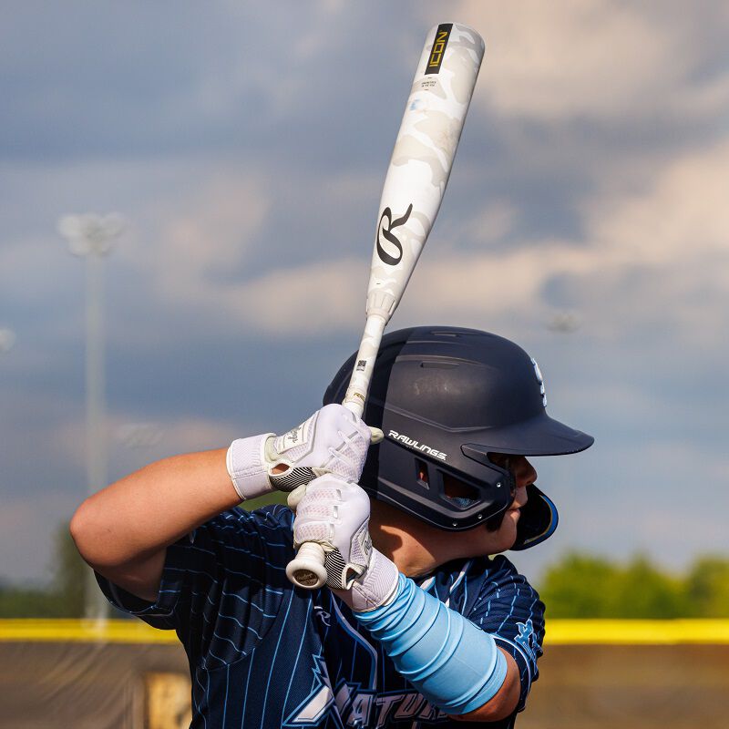Picture of a player with a 2025 Icon USSSA bat loading=